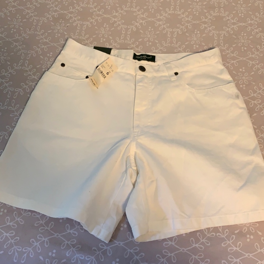 3/$18.00 🌼 NWT Eddie Bauer white 5 pocket short size 6